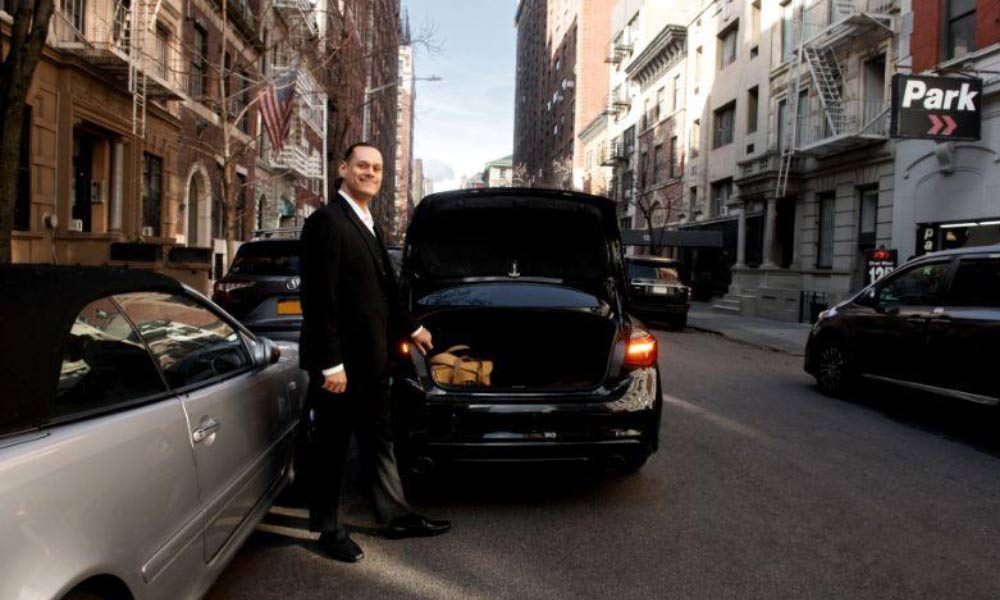 The Nightlife Experience : Glamorous and Unforgettable Elevate-Your-NYC-Experience-with-LUX-Limo-Service